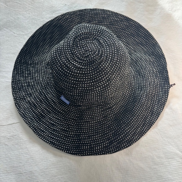 Wallaroo Scrunchie Black and White Women's Wide Brim Hat - Picture 4 of 9